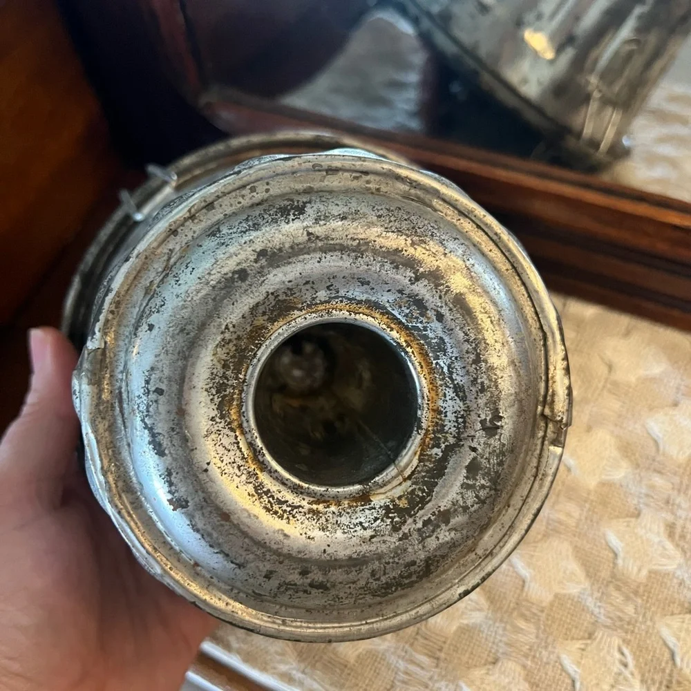 NO BRAND *Vintage Pudding/Gelatin Fluted Aluminum Mold  with Locking Lid Antique